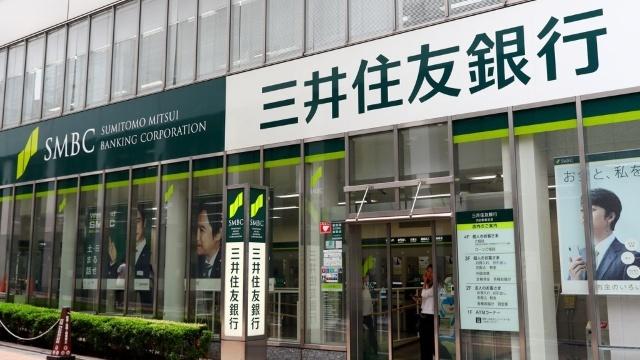 三井住友銀行港支店：374m