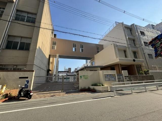 大阪市立堀江小学校東学舎：614m