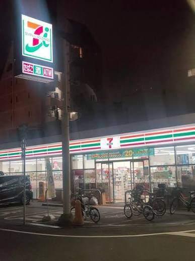 セブンイレブン大阪京町堀3丁目店：113m