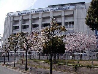 大阪府立咲くやこの花高校：1648m