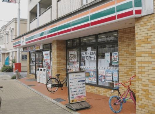 セブンイレブン大阪三泉市場通店：144m