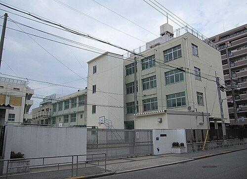大阪市立堀江中学校：713m
