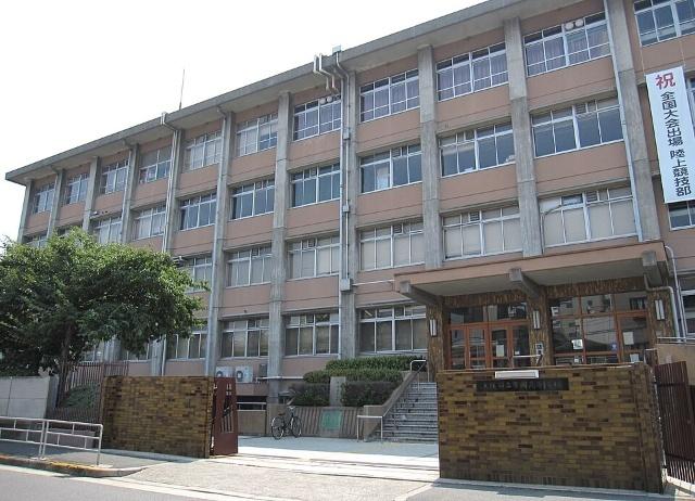 大阪府立市岡高校：1984m