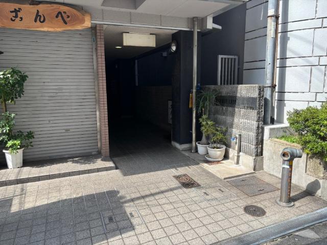 大阪市中央区和泉町マンション エントランス