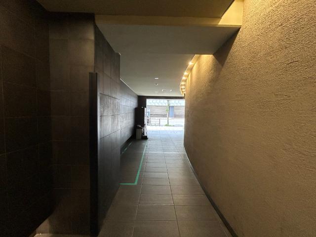 大阪市中央区久太郎町マンション エントランス