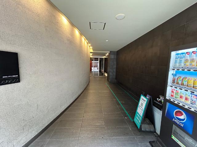 大阪市中央区久太郎町マンション エントランス