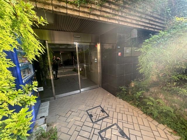 大阪市中央区龍造寺町マンション エントランス