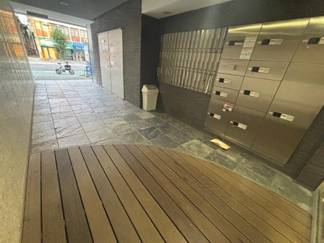 大阪市中央区上本町西マンション エントランス