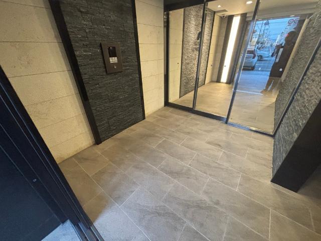 大阪市中央区上本町西マンション エントランス