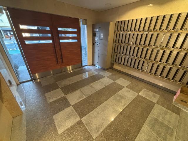大阪市中央区上本町西マンション エントランス