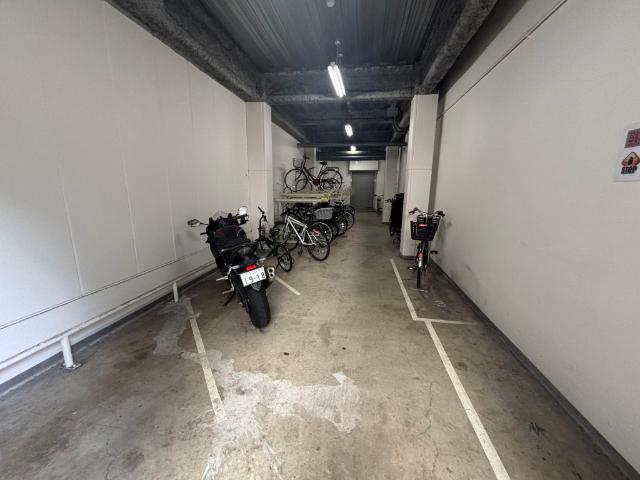 大阪市浪速区幸町マンション 駐車場