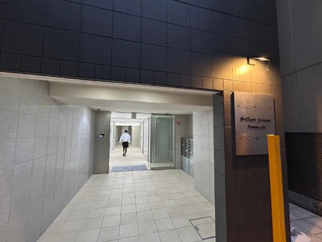 大阪市中央区備後町マンション エントランス