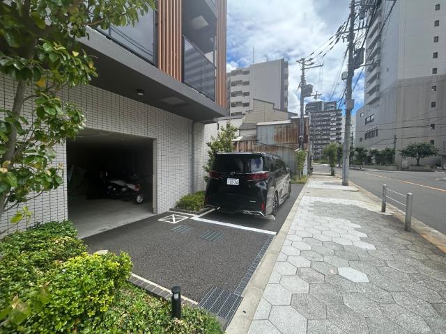 レオンコンフォート難波クレア 駐車場