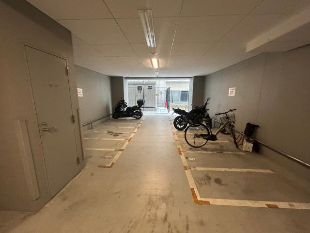 セレニテ心斎橋グランデ（213） 駐車場