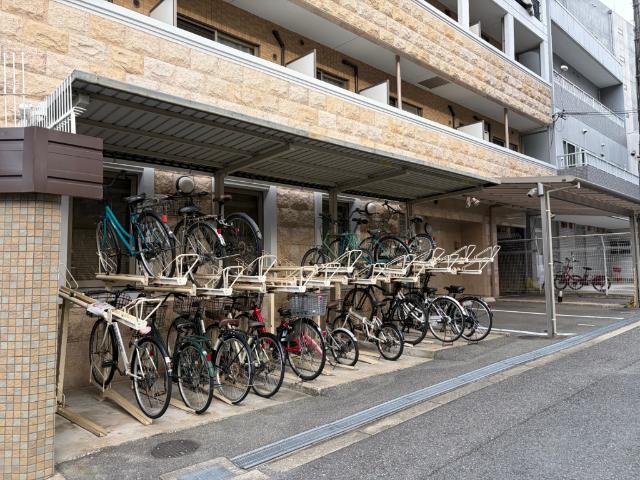 ブランドールM・西長堀 駐車場