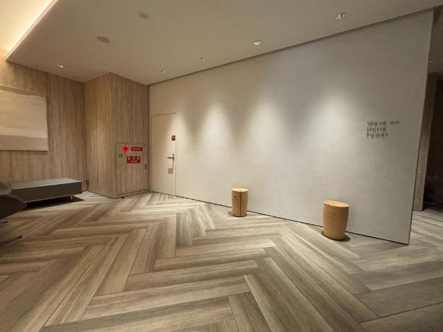 Wave on Horie Tower ロビー