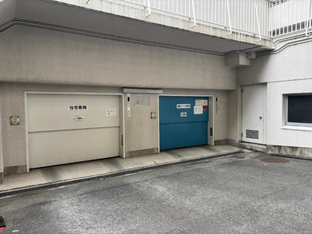 マツダファミリーハイツ阿波座（1106） 駐車場