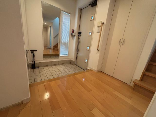 和泉市はつが野　戸建て 玄関