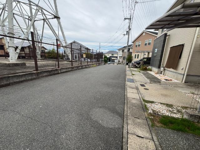 和泉市はつが野　戸建て 前面道路含む現地写真