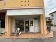 オレンジの建物が目印です