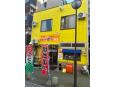 中央通りから少し路地に入った場所にあります。