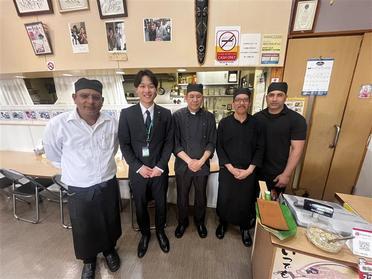 一緒に写真を撮ってくださった店員の方々です！