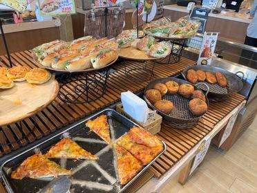 たくさんのパンで選り取り見取りです♪