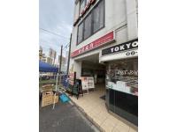 赤い看板が目印！
