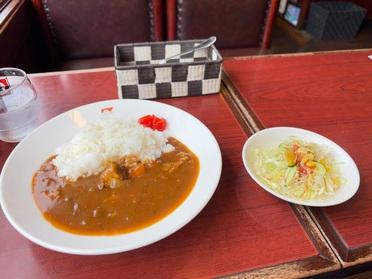 カレーとサラダ