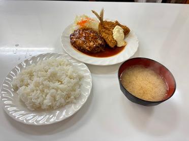 ハンバーグ＆アジフライ定食