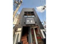 外観　2階がお店