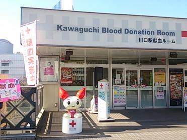 日本赤十字社のキャラクター、けんけつちゃんが目印