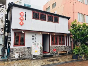 2階建ての建物です。